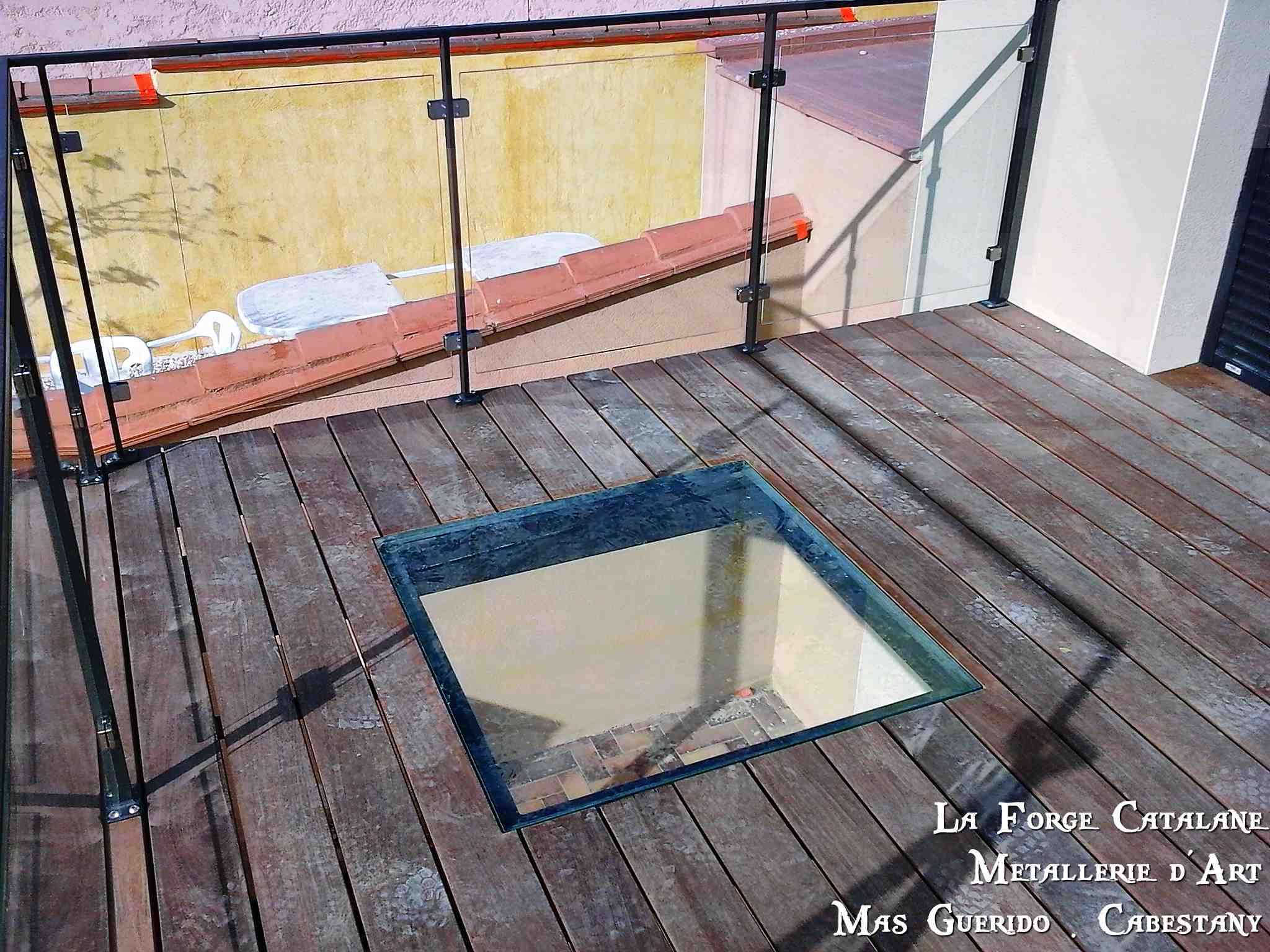 puit de jour vitrage passerelle exterieur  forge catalane.jpg